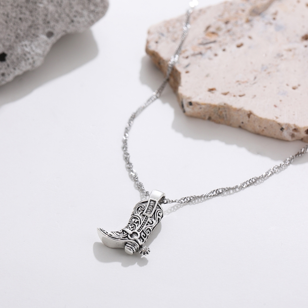 Gold or sliver boot necklace - Picture 8 of 8
